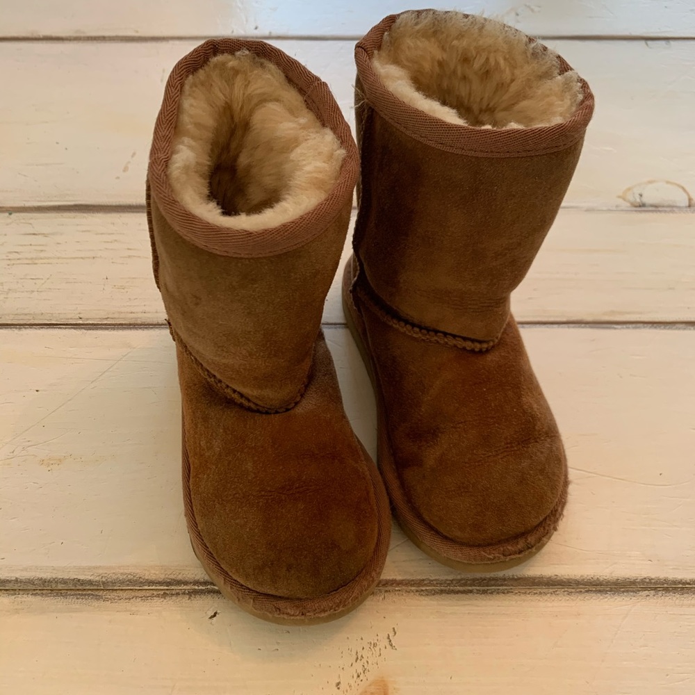Toddler UGGS size 9